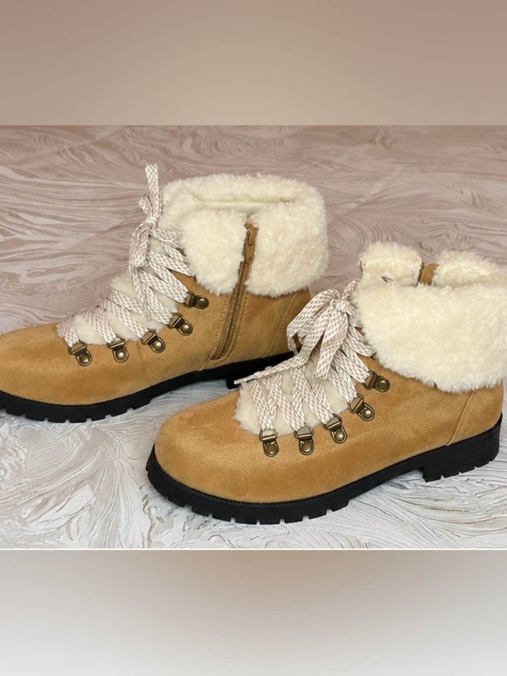 COMFORTVIEW ARCTIC FAUX SHEARLING HIKING BOOTS TAN (size 7.5)